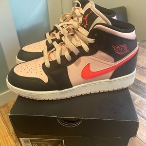 Air Jordan 1 Mid GS Atmosphere/Infrared size 5.5Y (7 women’s )